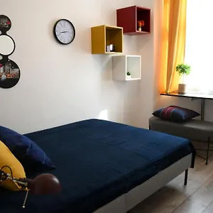 Buda Tiny , Budapest Hungría